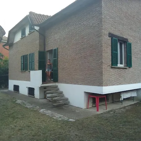 Sofia Accanto Ospedale Con Ampio Giardino Affittacamere *