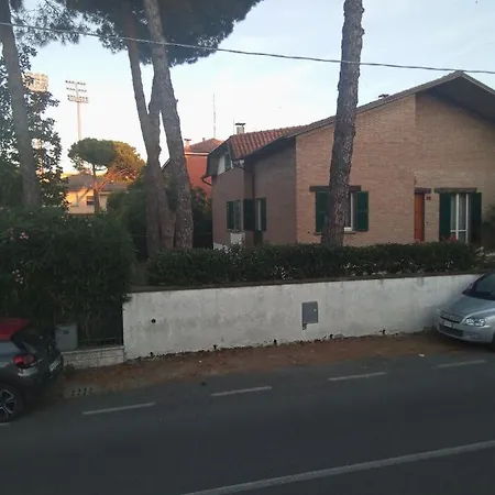 Sofia Accanto Ospedale Con Ampio Giardino Affittacamere Fano