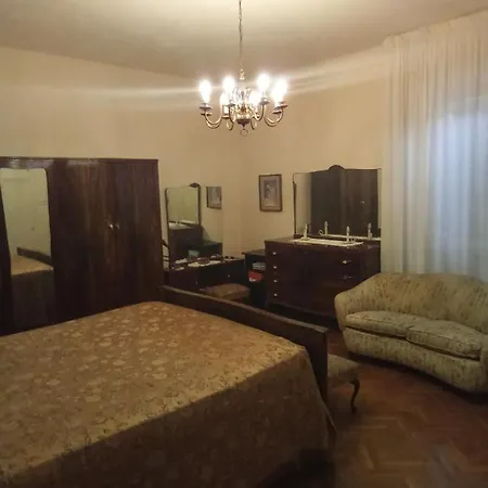 Sofia Accanto Ospedale Con Ampio Giardino *