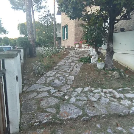 Sofia Accanto Ospedale Con Ampio Giardino *