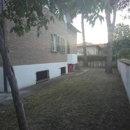 Sofia Accanto Ospedale Con Ampio Giardino Affittacamere Fano