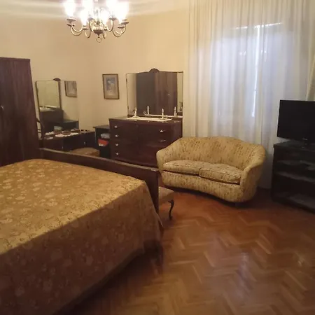 Sofia Accanto Ospedale Con Ampio Giardino