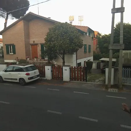 Sofia Accanto Ospedale Con Ampio Giardino Fano